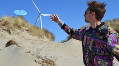 Discgolf op het strand teamuitje