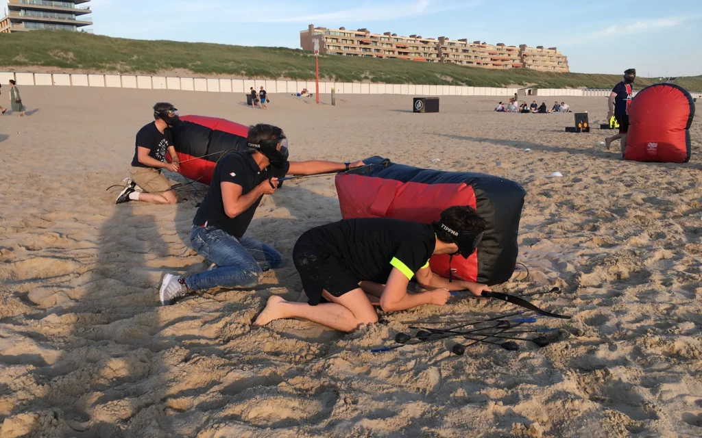 Archery Tag, teamuitje, bedrijfsuitje, op locatie, Amsterdam, Zaandam, Noord-Holland, Egmond aan Zee, uitje op het strand