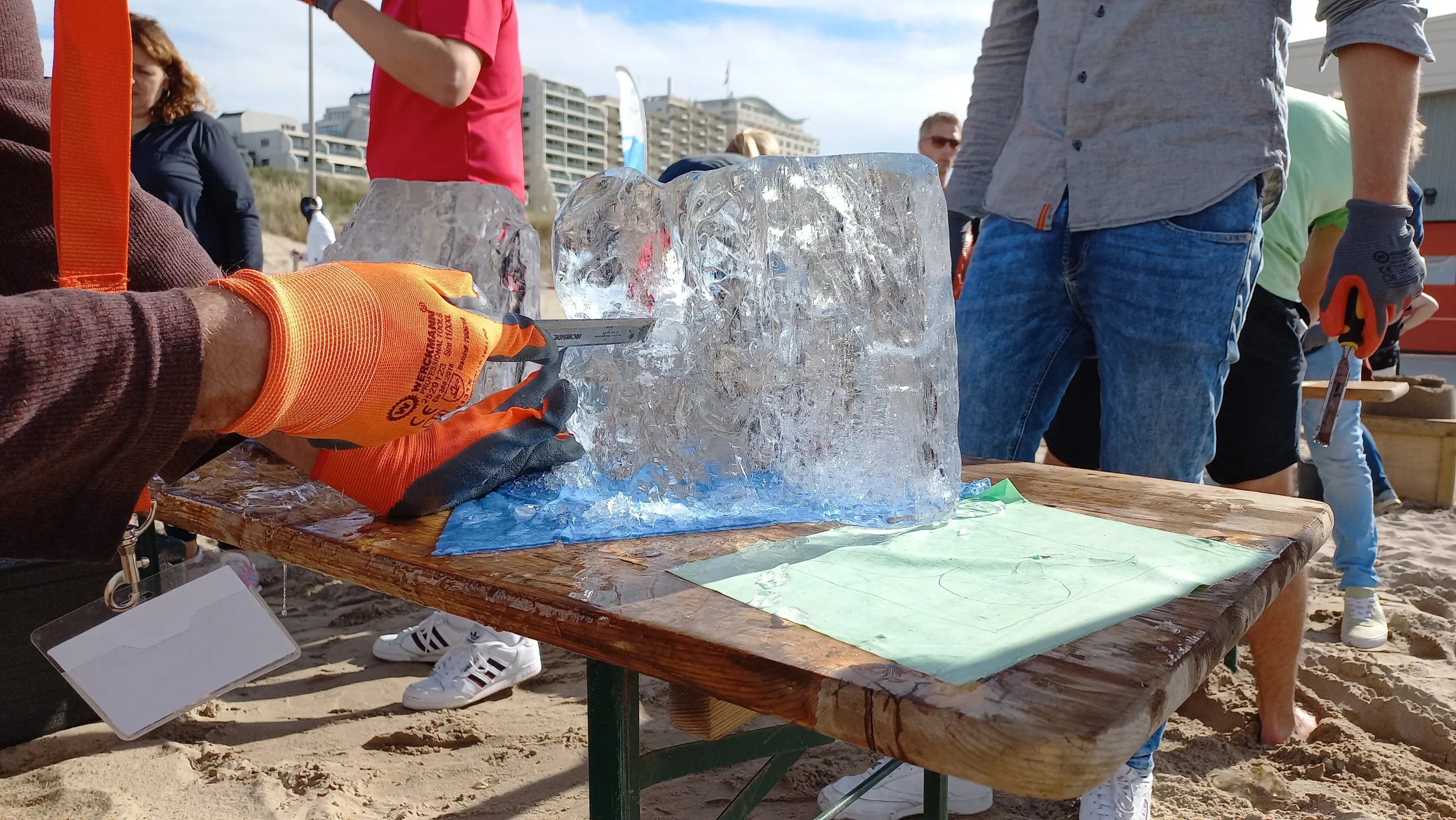 Ice carving in actie.dtevents